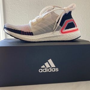 NWT - kids ultraboost (fits women 5.5 adidas ultraboost)